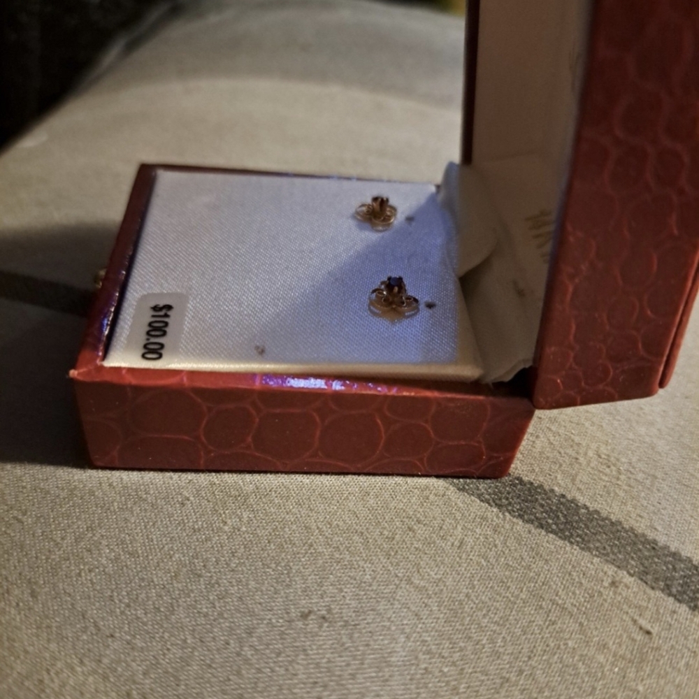 14kgold ruby stud earrings - Picture 2 of 4